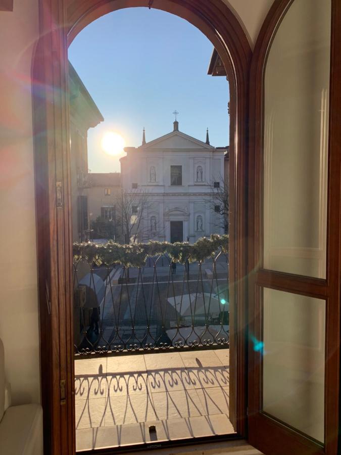 Palazzo Teatro Vecchio-Holiday Suites Salò Buitenkant foto