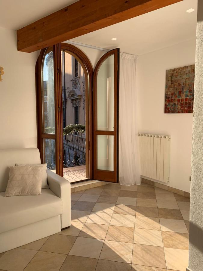 Palazzo Teatro Vecchio-Holiday Suites Salò Buitenkant foto