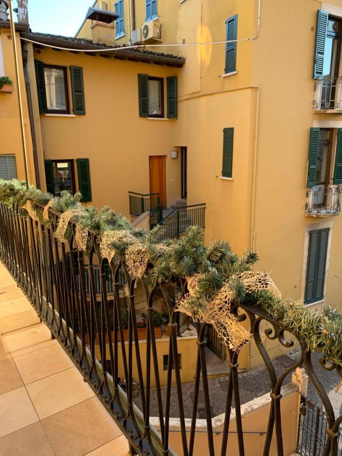 Palazzo Teatro Vecchio-Holiday Suites Salò Buitenkant foto