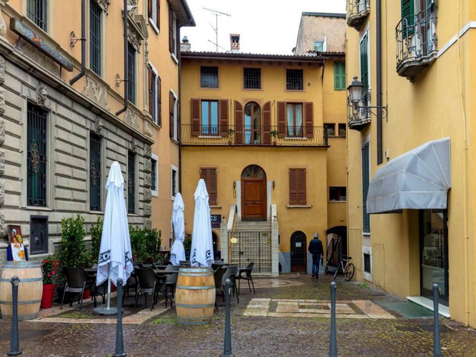Palazzo Teatro Vecchio-Holiday Suites Salò Buitenkant foto