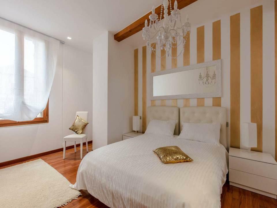 Palazzo Teatro Vecchio-Holiday Suites Salò Buitenkant foto